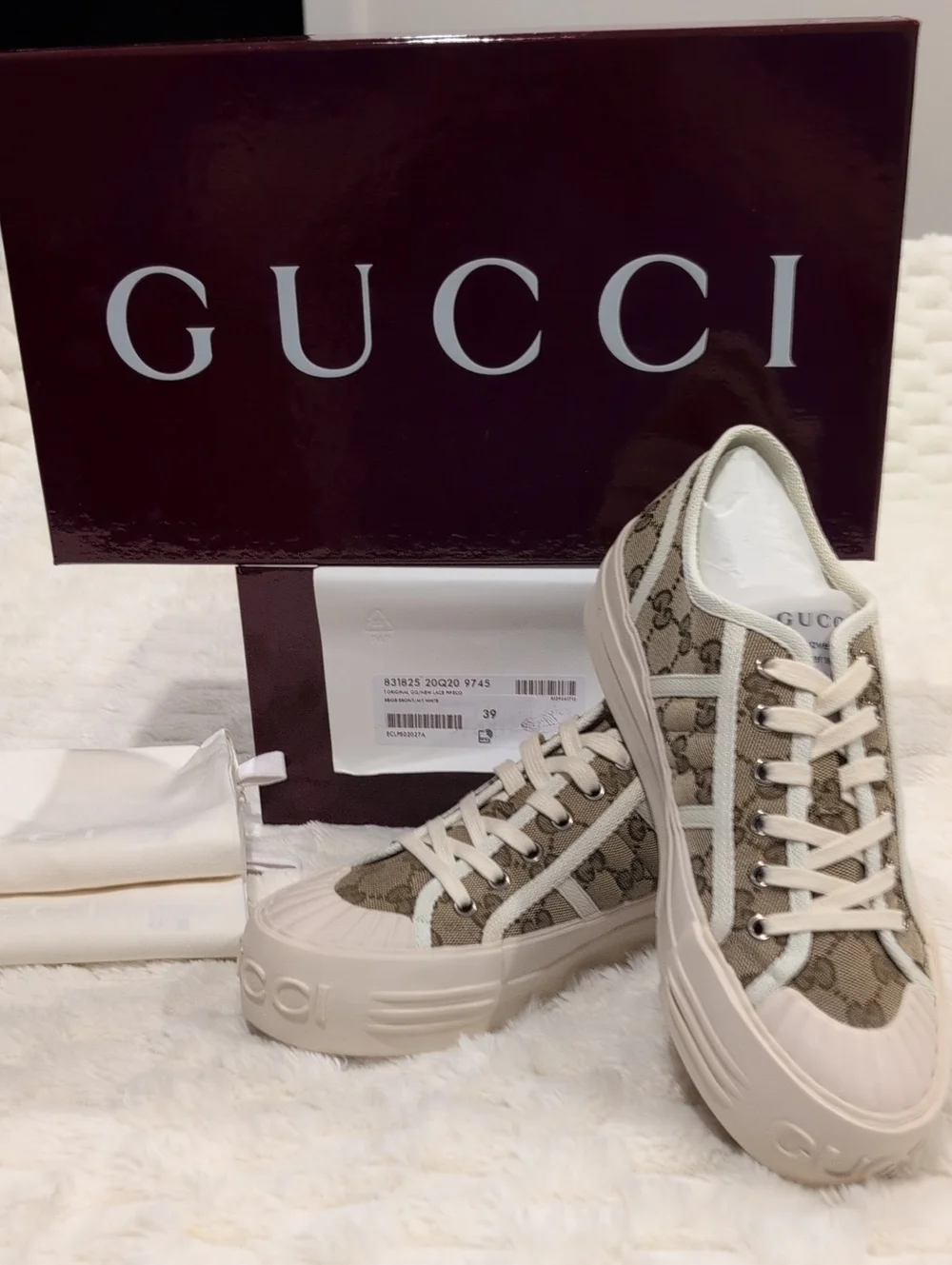 NIB Gucci Beige GG Canvas Platform Lace-Up Sneakers 39